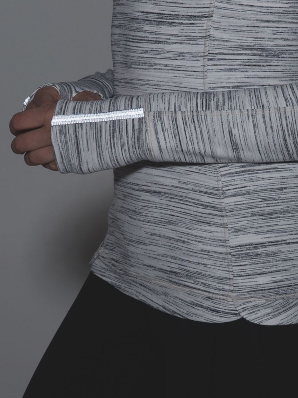 Lululemon Runderful Long Sleeve Women’s Size 2 - Picture 3 of 5